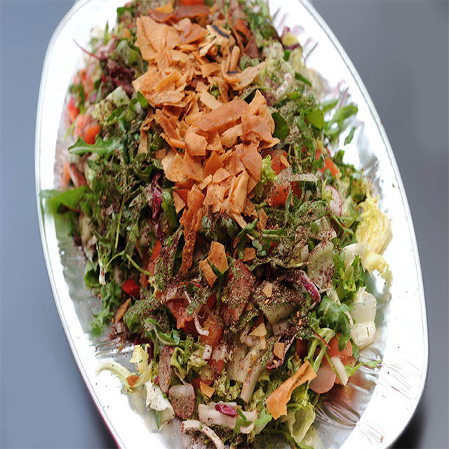 Salade fattouche libanaise à déguster sur place